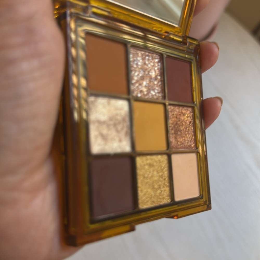 HUDA BEAUTY Toffee 
Brown Obsessions Eyeshadow Palette - Picture 3 of 3